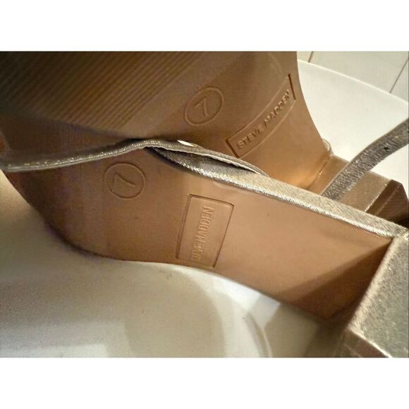 Steve Madden Women's Jcarrson Ankle Strap Block Heel Sandals Gold Mesh Size 7M - Picture 9 of 9